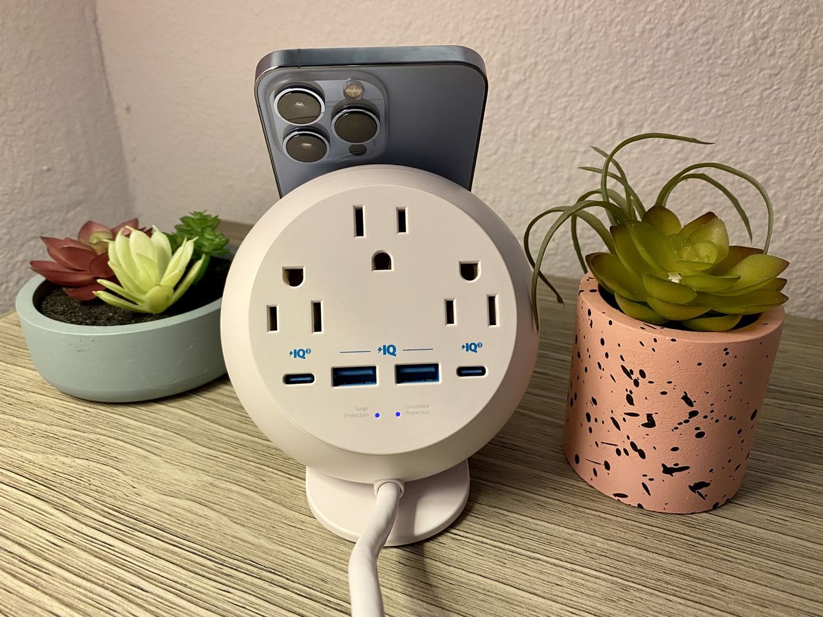 Anker 637 Maggo Magnetic Desktop Charging Station Rear
