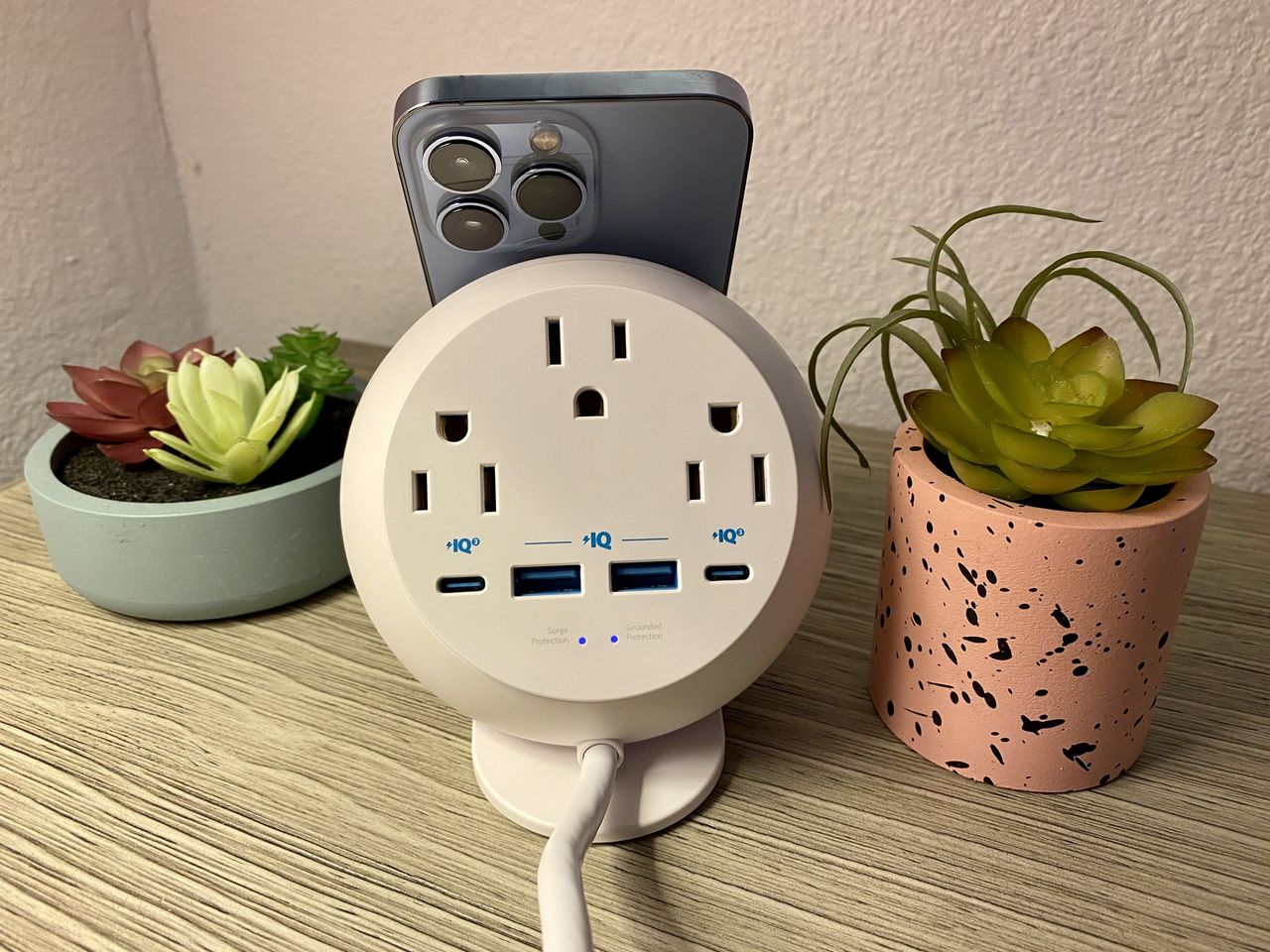 Anker 637 Maggo Magnetic Desktop Charging Station Rear