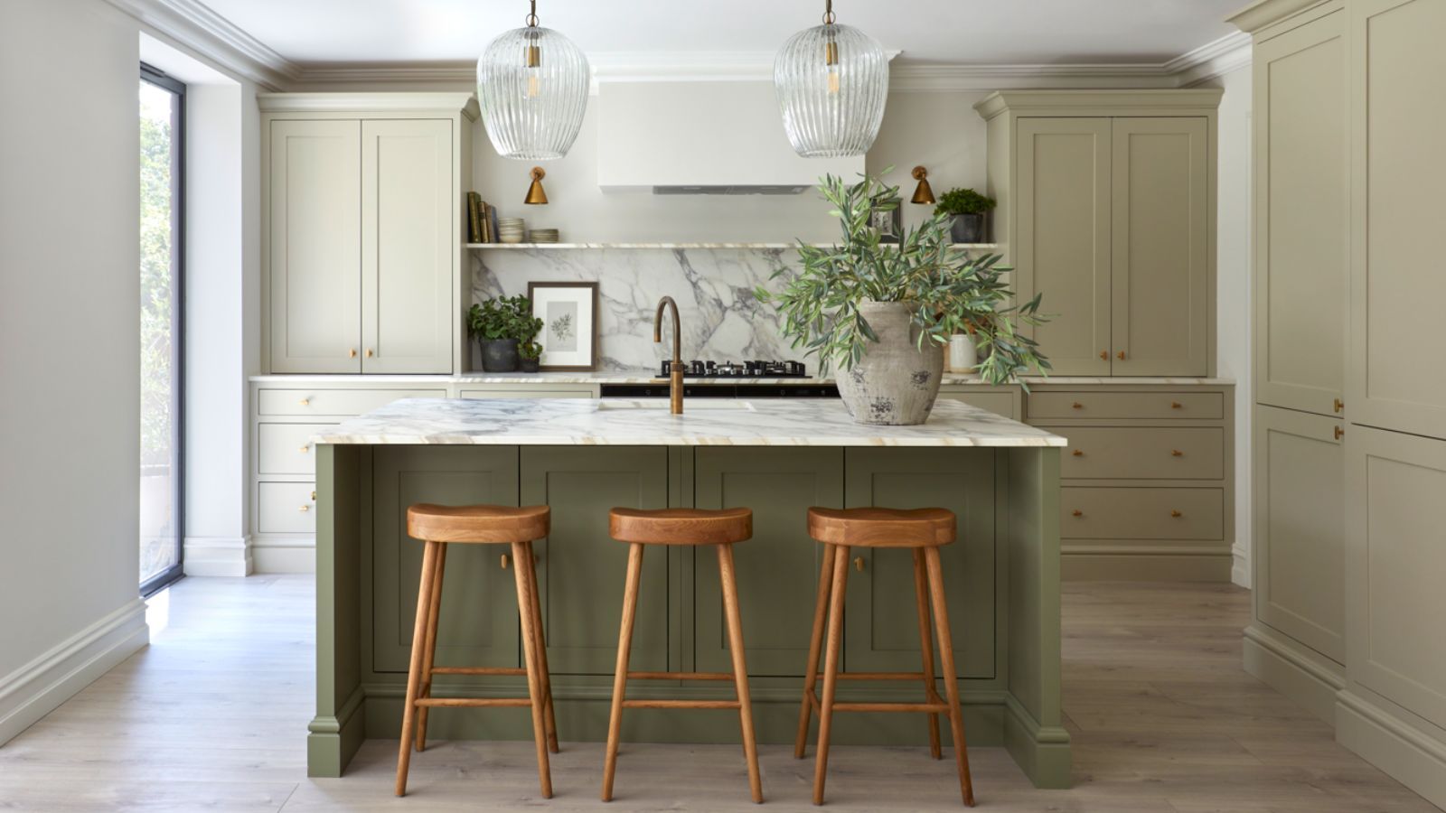 6 easy and effective ways to clean your home with baking soda and vinegar