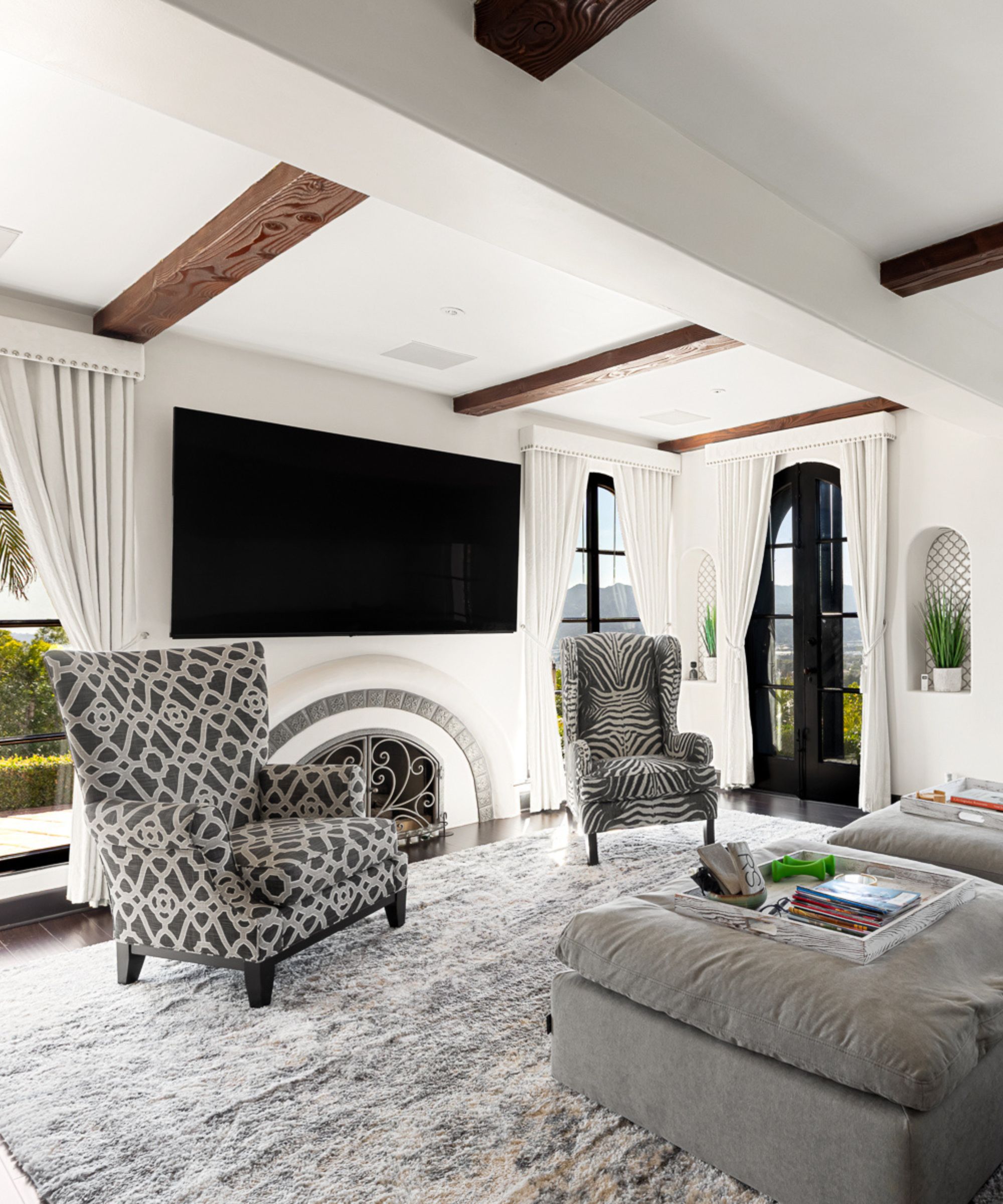Mario Lopez's den