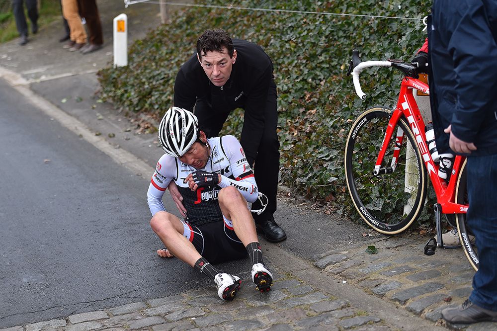 Fumiyuki Beppu (Trek) crashed in a corner