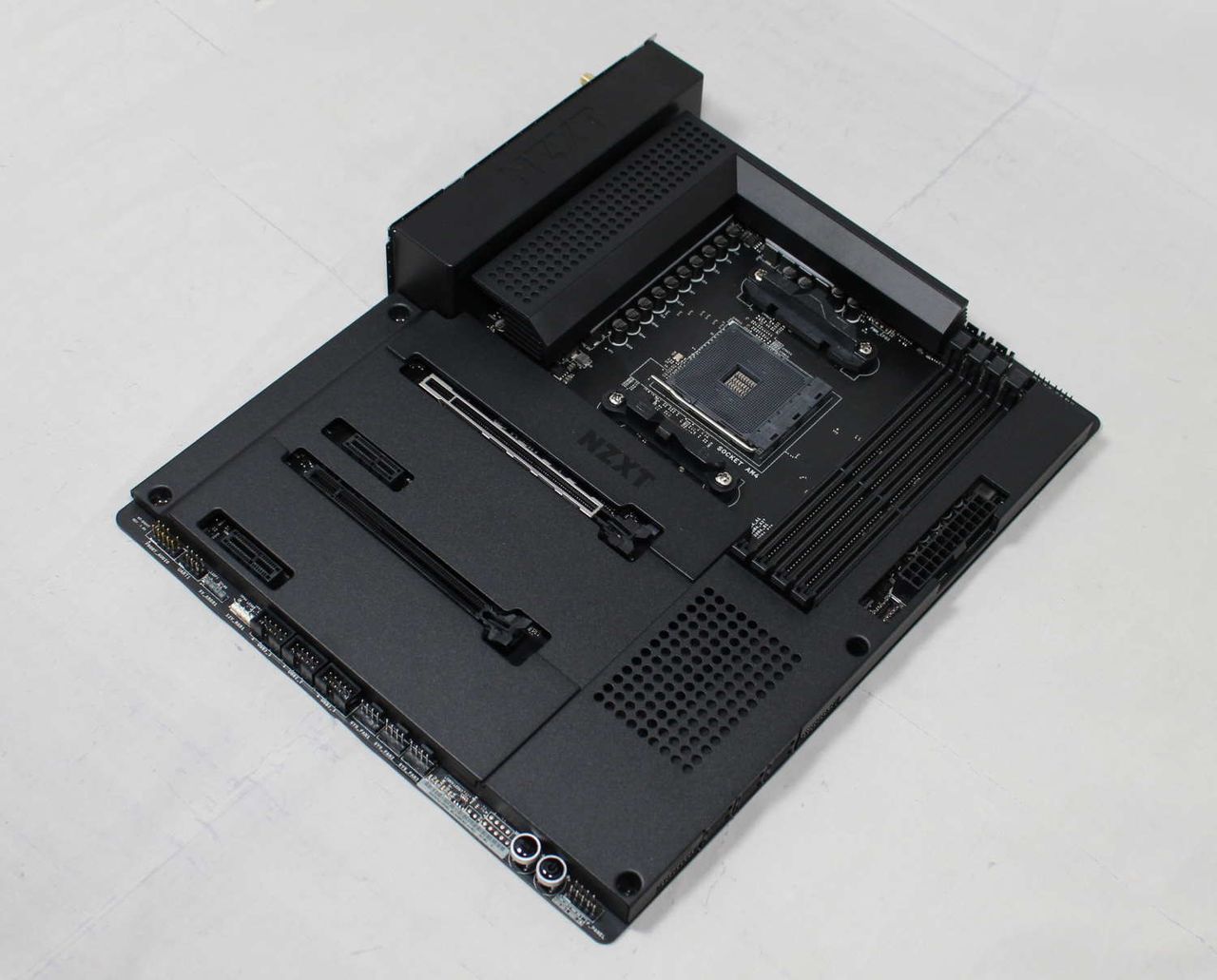 NZXT N7 B550