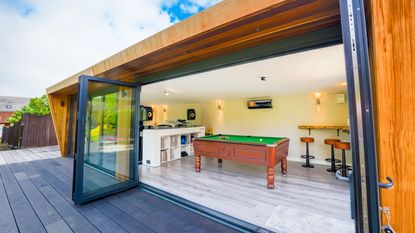 garden pub: garden room with snooker table, bar stool seating and speakers