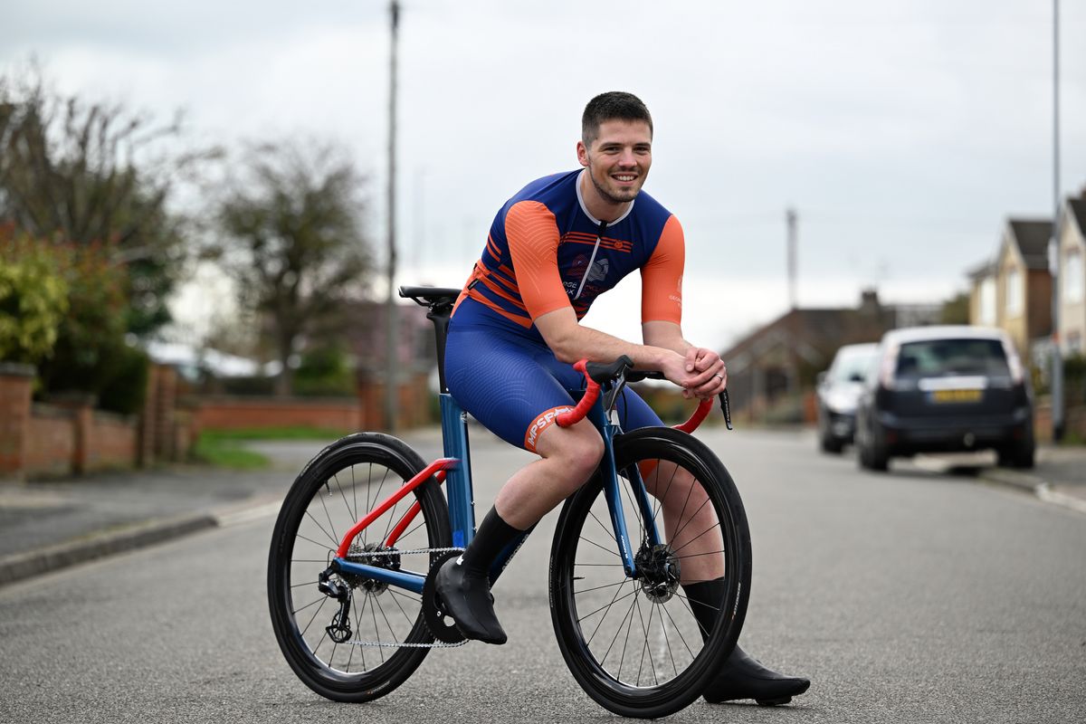 35-year-old British road bike 10-mile time trial record finally tumbles ...