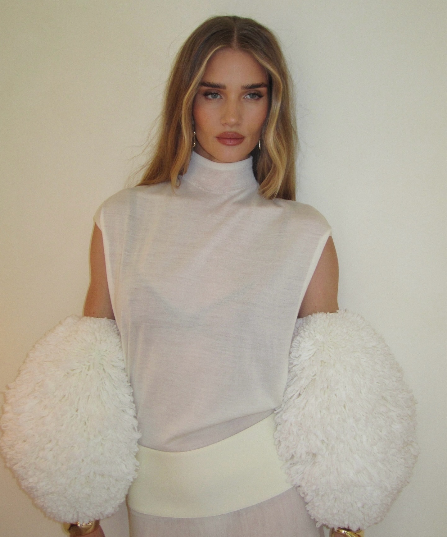 @rosiehw with butterscotch blonde hair