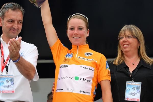 Another day in the leader's jersey for Annemiek Van Vleuten (Nederland Bloeit)