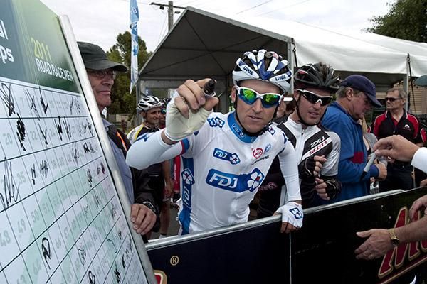 Right here please Wez man: Tasmanian Wes Sulzberger (Francaise des Jeux) about to put marking-pen