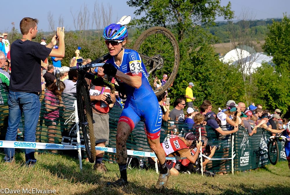 Catharine Pendrel (CAN) racing to a solid sixth place finish