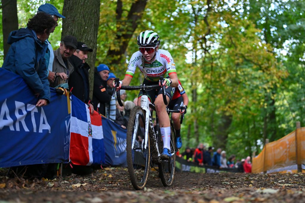 OVERIJSE BELGIUM OCTOBER 22 Inge Van Der Heijden of The Netherlands competes during the 63rd UCI Cyclocross World Cup Druivencross Overijse 2023 Womens Elite a on October 22 2023 in Overijse Belgium Photo by Luc ClaessenGetty Images