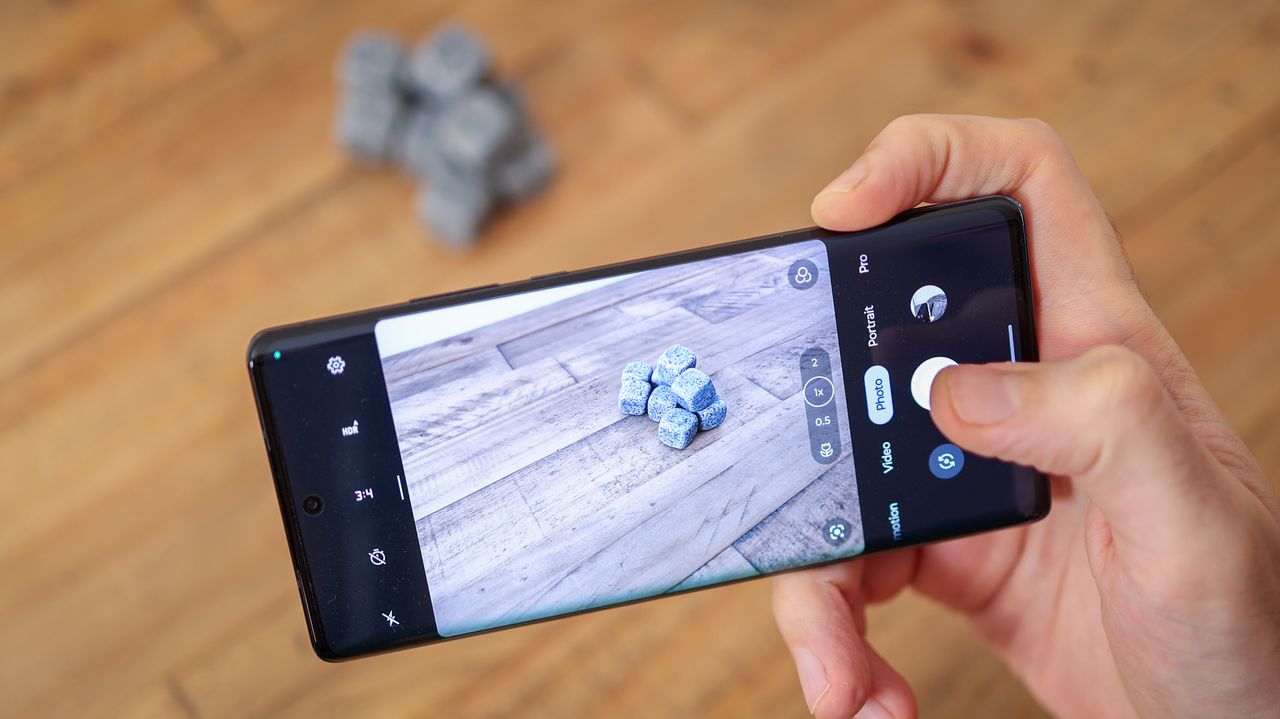 A photo of the 200MP Motorola Edge 30 Pro