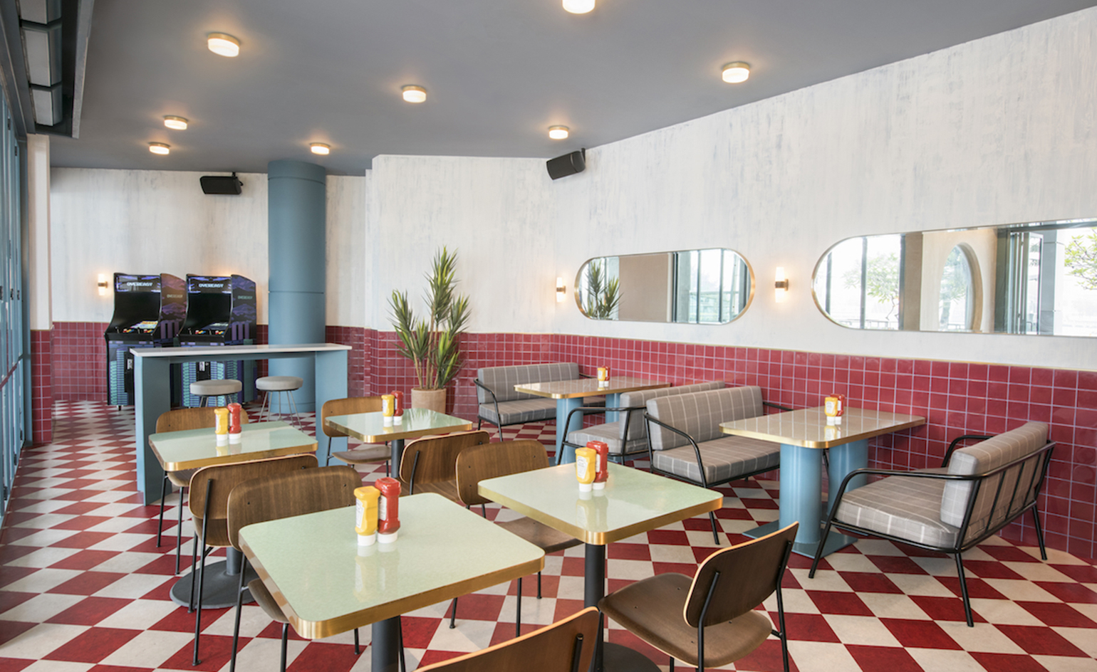 Overeasy interior