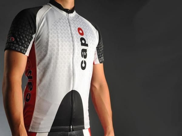 The Capo Atlas jersey pairs an excellent fit with high-tech materials and well thought-out details.