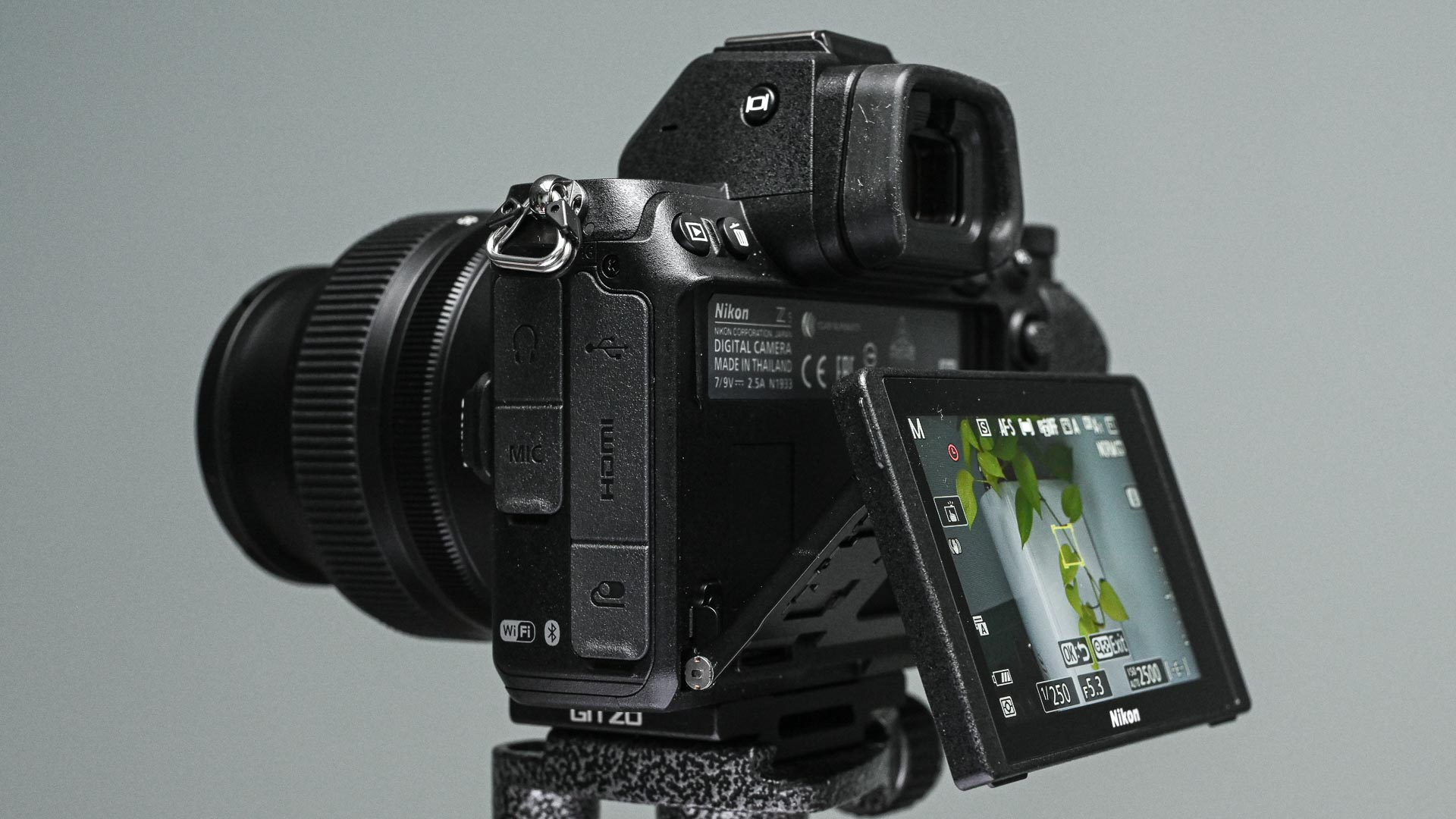 Nikon Z5 tilting screen design