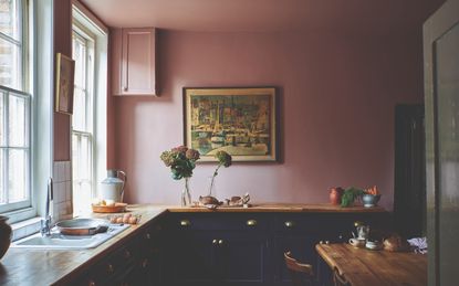 Pink and black kitchen 
