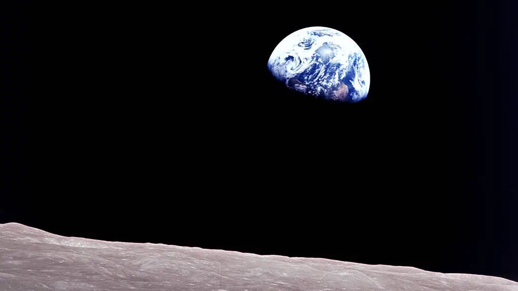 Artemis II Astronauts Face Challenges Recreating Iconic 'Earthrise' Photo