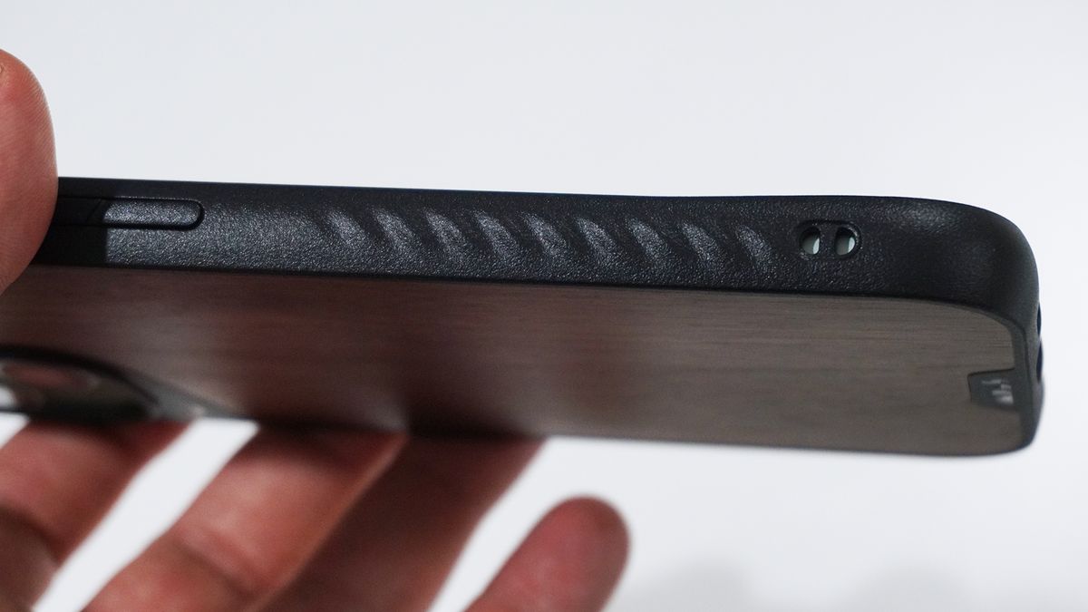 Mous iPhone 15 cases Limitless 5 grip closeup