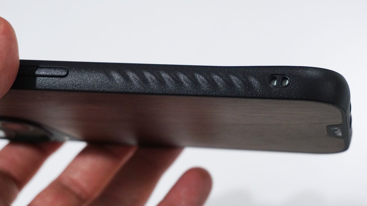 Mous iPhone 15 cases Limitless 5 grip closeup