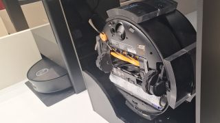 Dreame Aqua20 Pro Ultra Roller X Complete robot vacuum on show at IFA