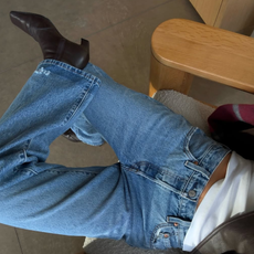 An image of a woman wearing perfect vintage wash jeans, one of the rich-looking spring denim trends 2026.