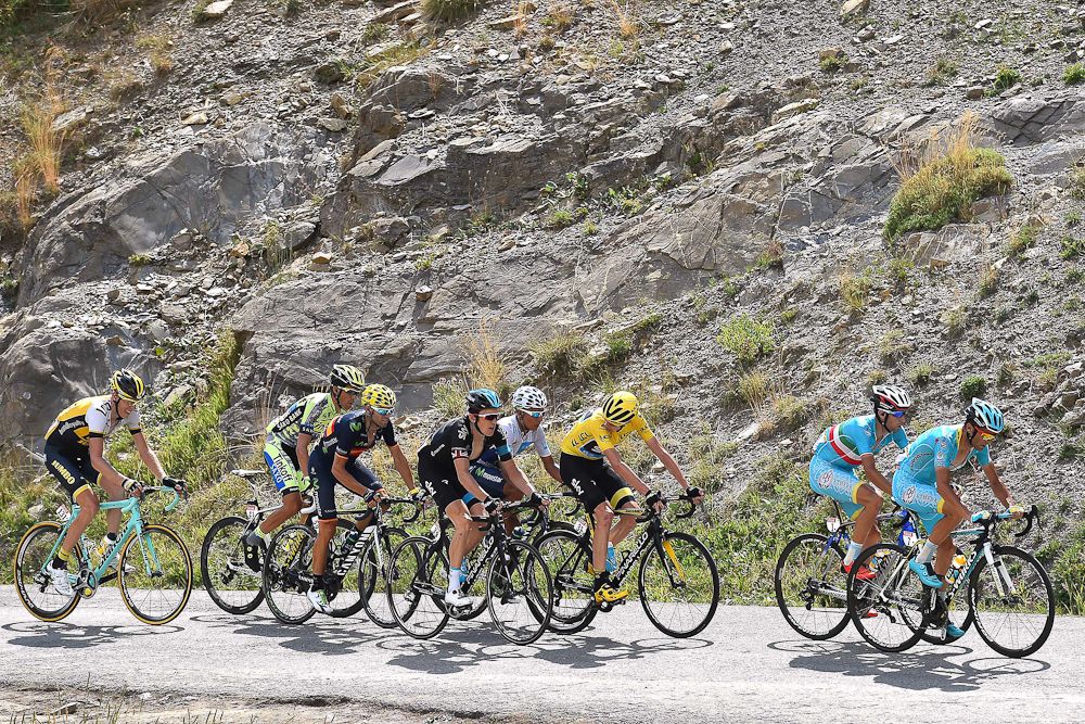The GC group climbs during stage 17