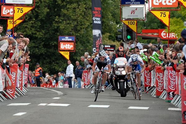 The sprint is on between Goss and Brutt.