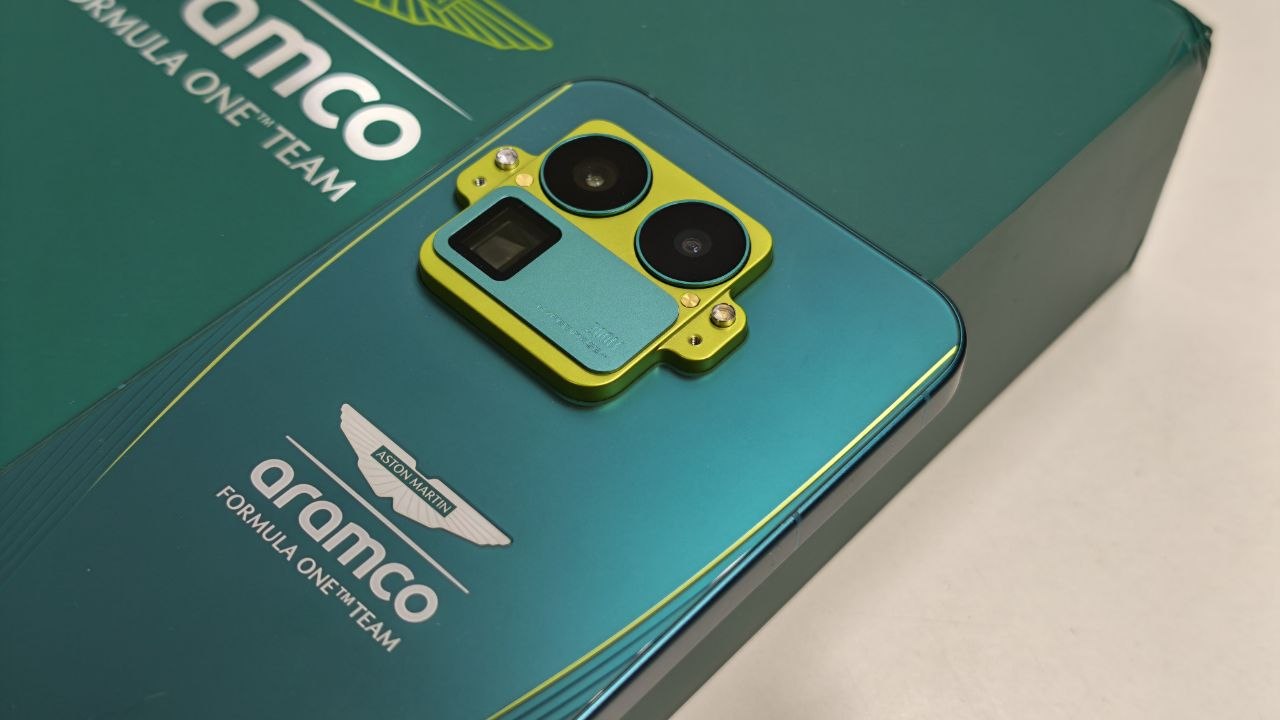 Interchangeable camera housing on the Realme GT 8 Pro Dream Edition