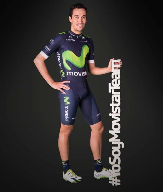 Jose Herrada holding the hashtag 'I am Movistar Team'