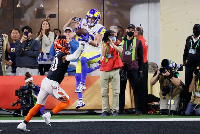 INGLEWOOD, CALIFORNIA - FEBRUARY 13: Cooper Kupp #10 of the Los Angeles Rams makes a touchdown catch over Eli Apple #20 of the Cincinnati Bengals during Super Bowl LVI at SoFi Stadium on February 13, 2022 in Inglewood, California. 