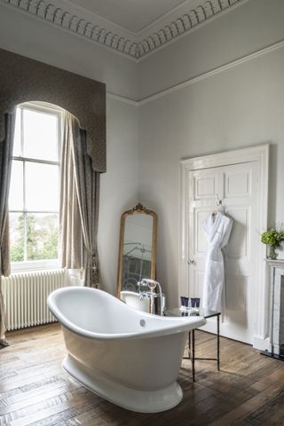 Fawsley Hall Hotel & Spa bathroom