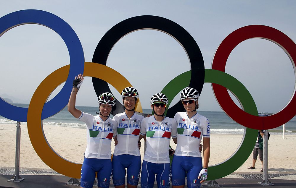 The Italian women pose with the Olympic rings
