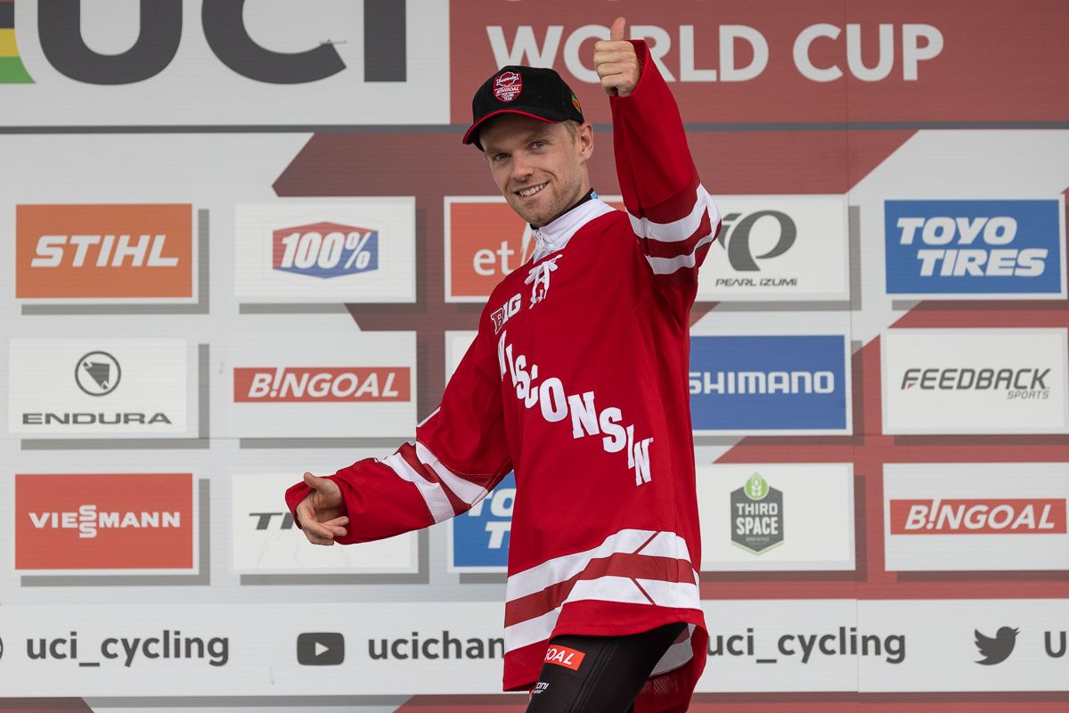 Eli Iserbyt (Pauwels Sauzen - Bingoal) in the commerative University Wisconsin Badger hockey sweater given to first place finishers in Waterloo.