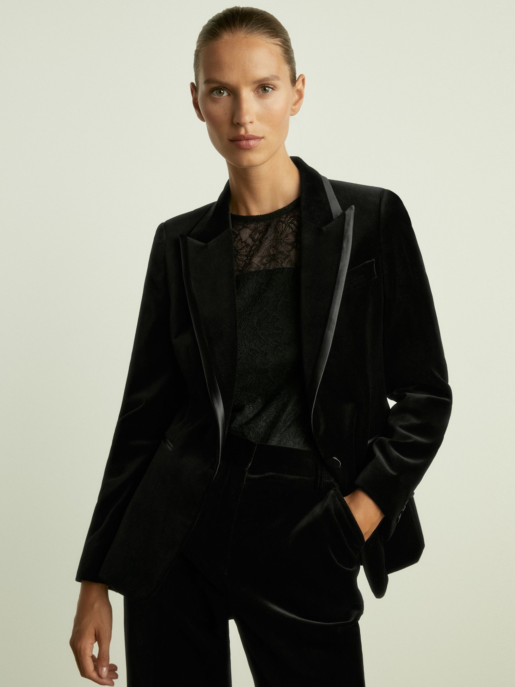 Petite Velvet Single Breasted Suit Blazer v černé barvě