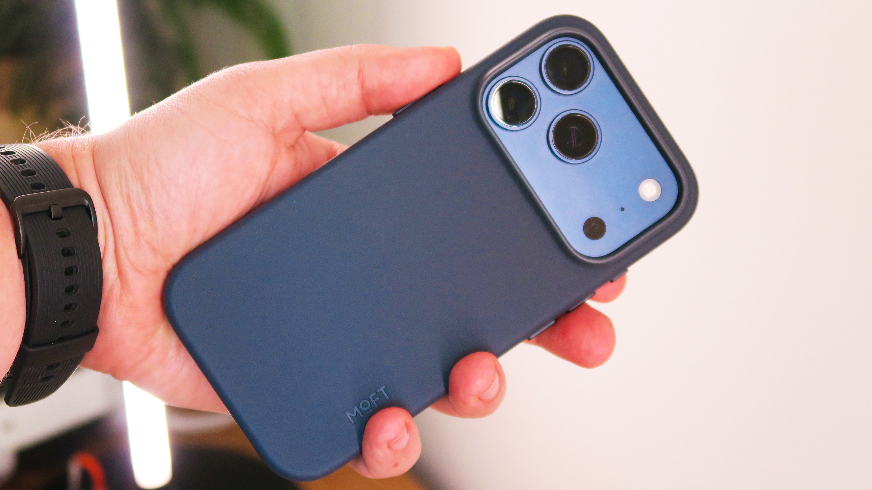 iPhone 17 series case roundup Moft handheld