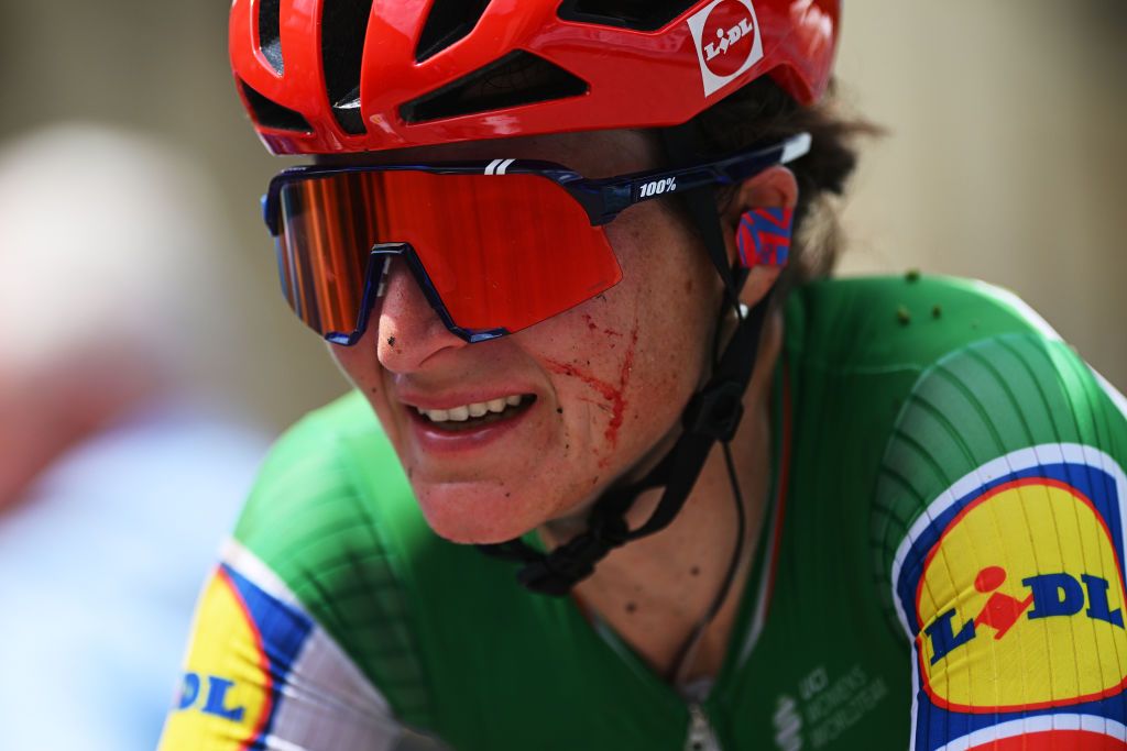 Elisa Longo Borghini (Lidl-Trek) pushing through to the line after a stage 5 crash on the descent