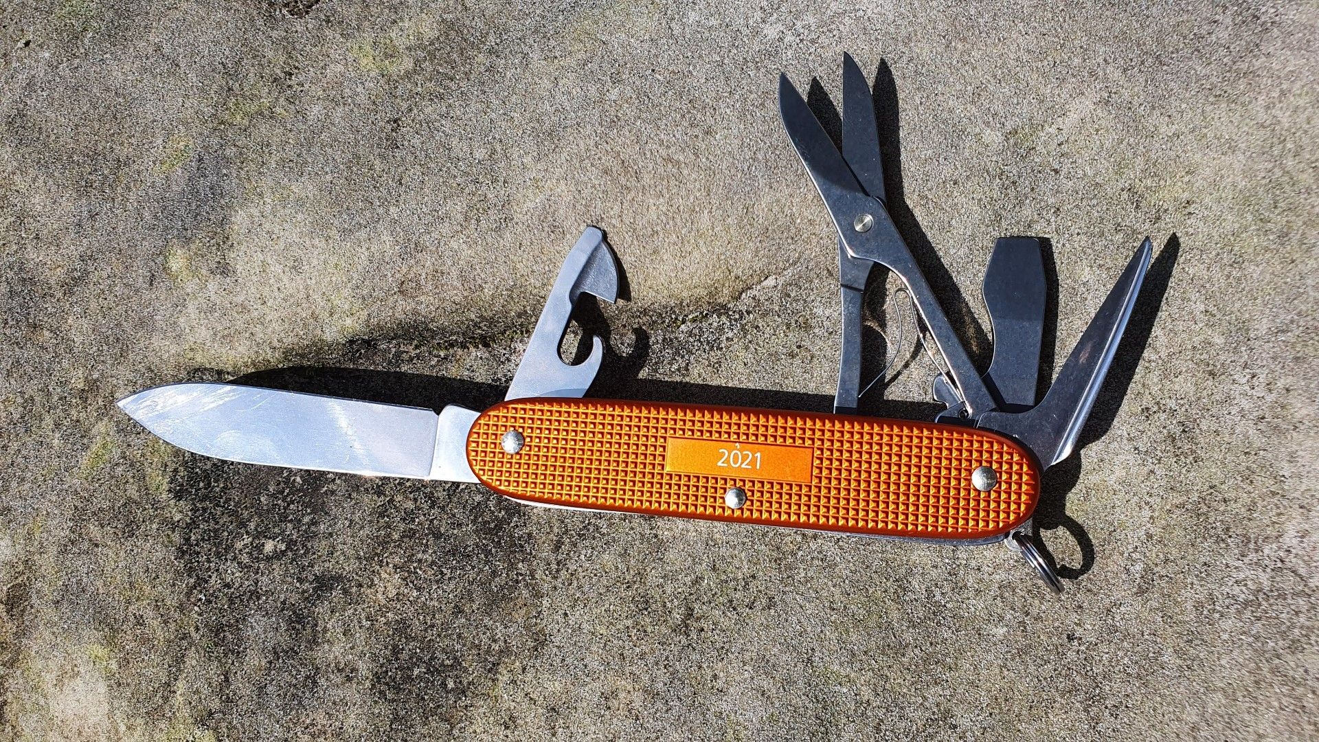 Leatherman vs Victorinox Swiss Army Knife which multitool is better? T3