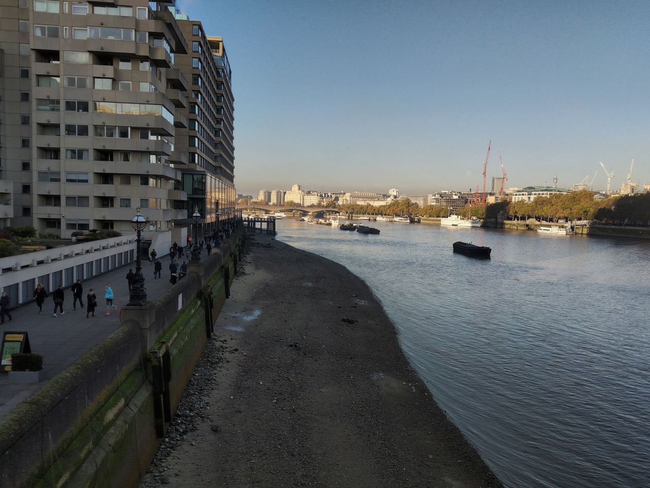 Turning HDR on improves image quality, but there's a noticeable delay when taking the shot