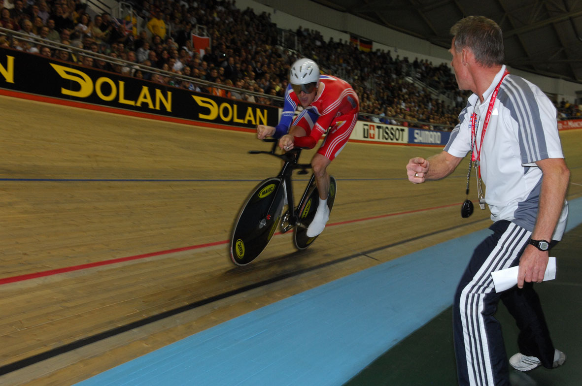 Shane Sutton paces Bradley Wiggins