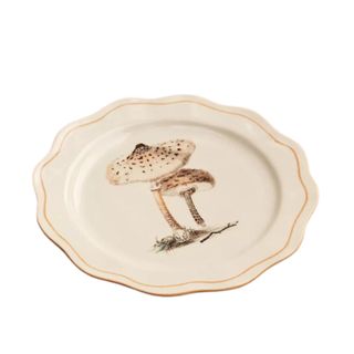 A mushroom plate with a wavy edge