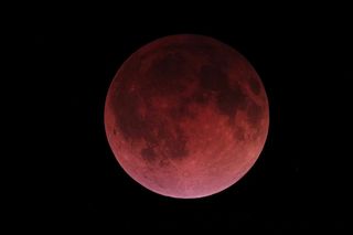 Total lunar eclipse at the exact moment of totality.