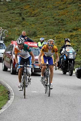 Heras and Menchov go blow for blow during stage 14