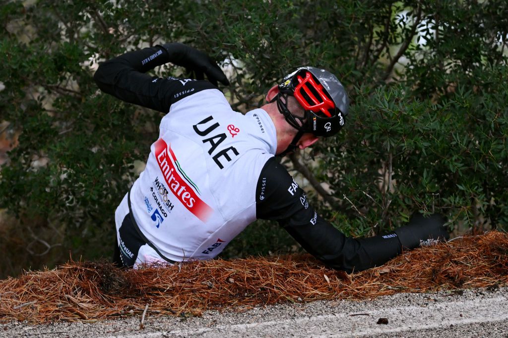 PALMANOVA SPAIN JANUARY 25 Tim Wellens of Belgium and Team UAE Emirates crash during the 32nd Challenge Ciclista Mallorca 2023 Trofeo Calvia a 1501km one day race from Palmanova to Palmanova TrofeuCalvi ChallengeMallorca on January 25 2023 in Palmanova Spain Photo by Dario BelingheriGetty Images