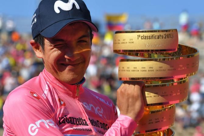 Richard Carapaz (Movistar) with the Trofeo Senza Fine