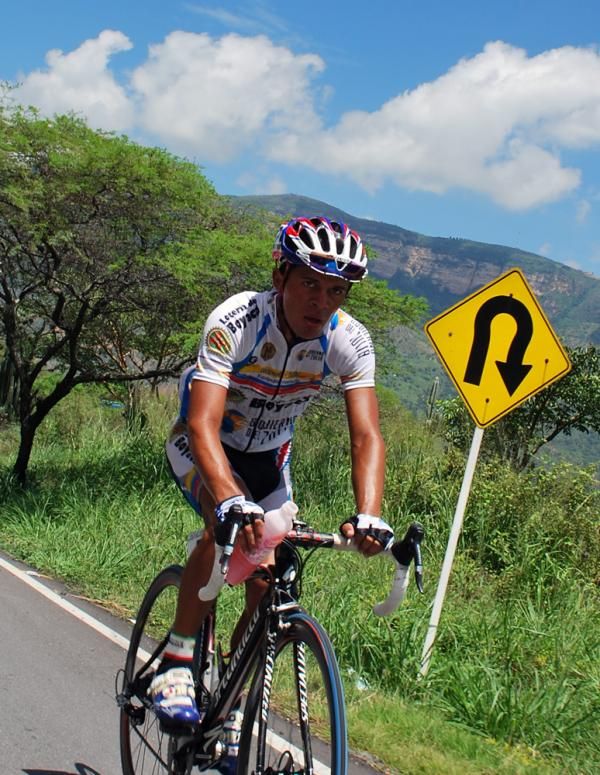 Jonathan Camargo (Loteria de Boyaca) on the attack on stage 5.