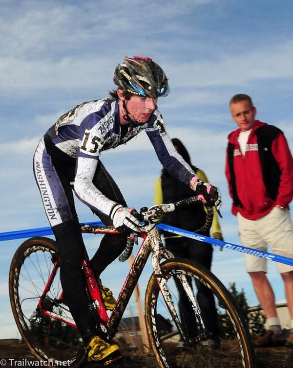 Zach McDonald (University Of Washington-Seattle) sets up for a descent.