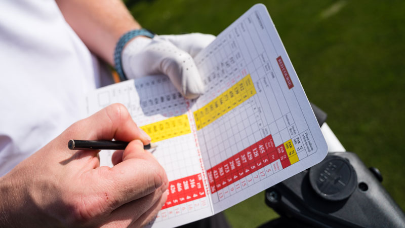 Keeping Everyone's Golf Score