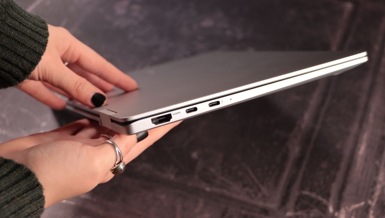 Samsung Galaxy Book2 360 ports