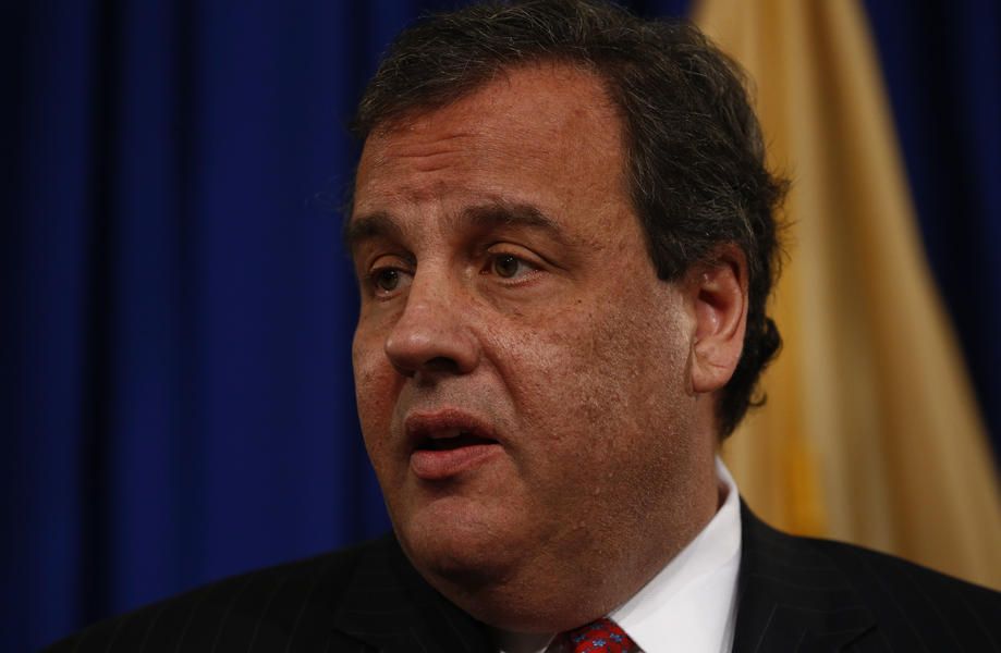 Chris Christie reverses course on Ebola, will let quarantined nurse head home