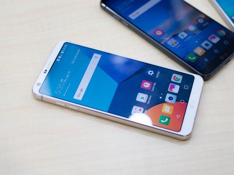 LG G6 in white