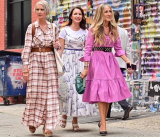 NEW YORK, NEW YORK - JULY 20: Cynthia Nixon, Kristin Davis and Sarah Jessica Parker seen on the set of "And Just Like That..." the follow up series to "Sex and the City" in SoHo on July 20, 2021 in New York City. (Photo by James Devaney/GC Images)
