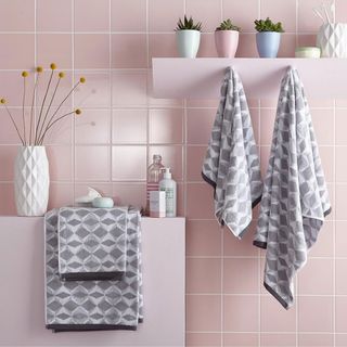 bathroom with grey geo print four Piece towel bale